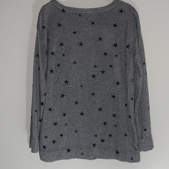 GRAY SCOOP NECK STAR PATTERN LONG SLEEVE TOP - Picture 2 of 5